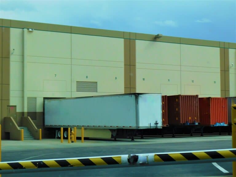 n scale intermodal warehouse